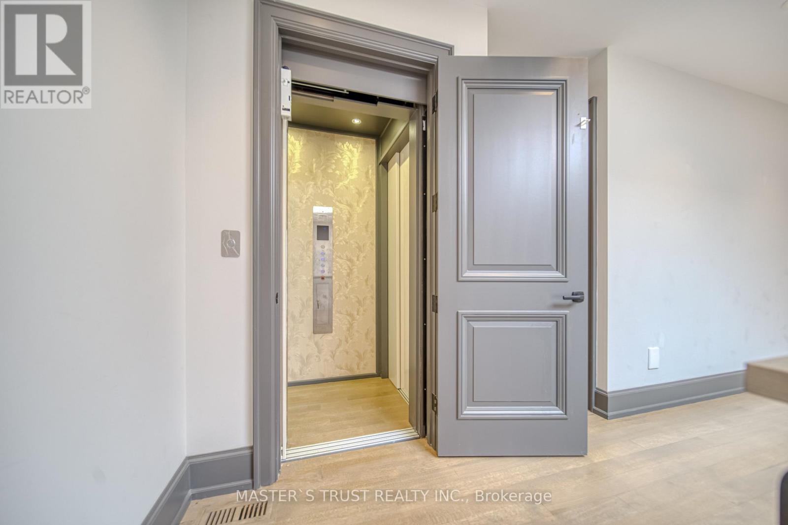 15 Ames Circle, Toronto, Ontario  M3B 3B9 - Photo 34 - C12332048