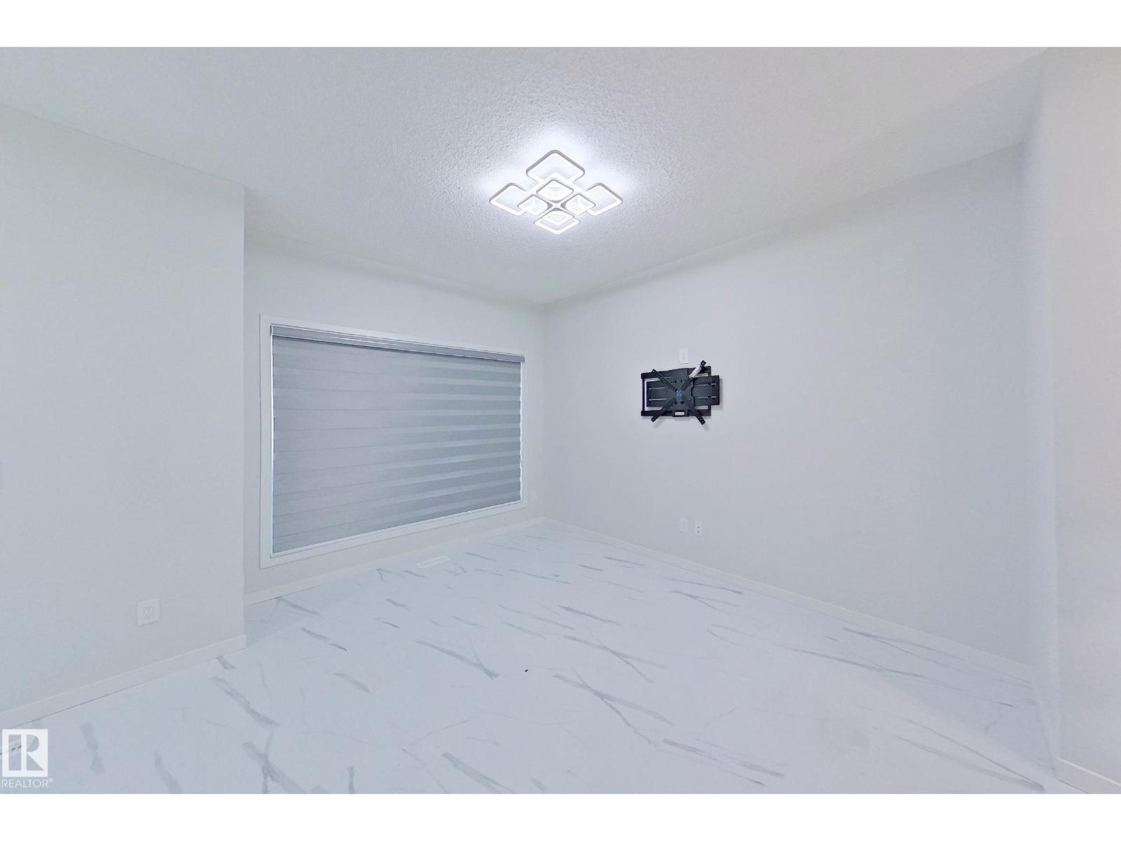 Property at 7118 46A ST image 5