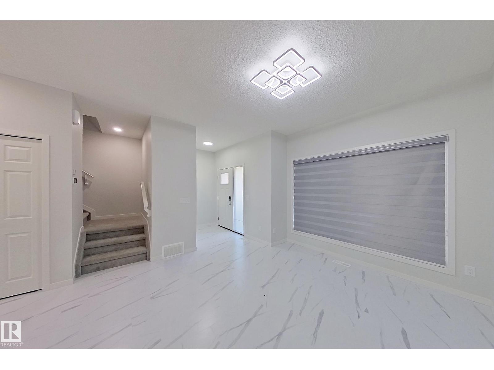 Property at 7118 46A ST image 4