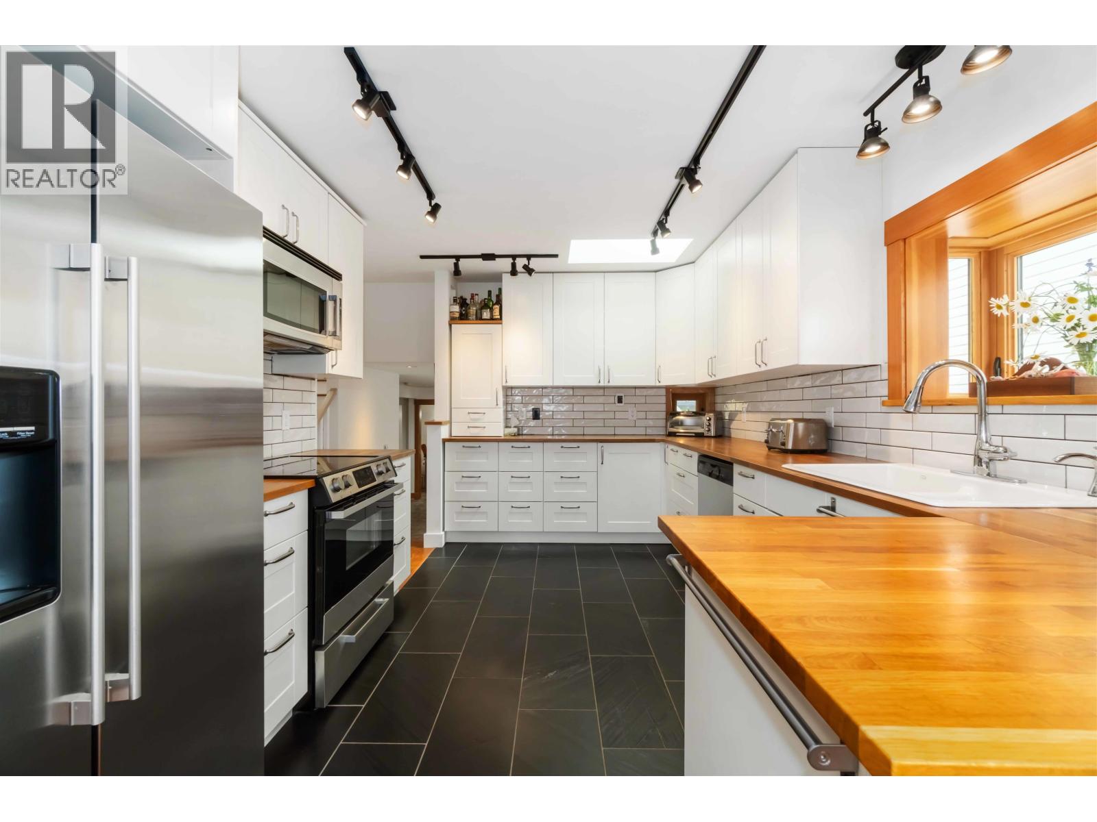 4554 Belcarra Bay Road, Belcarra, British Columbia  V3H 4P4 - Photo 16 - R3034938