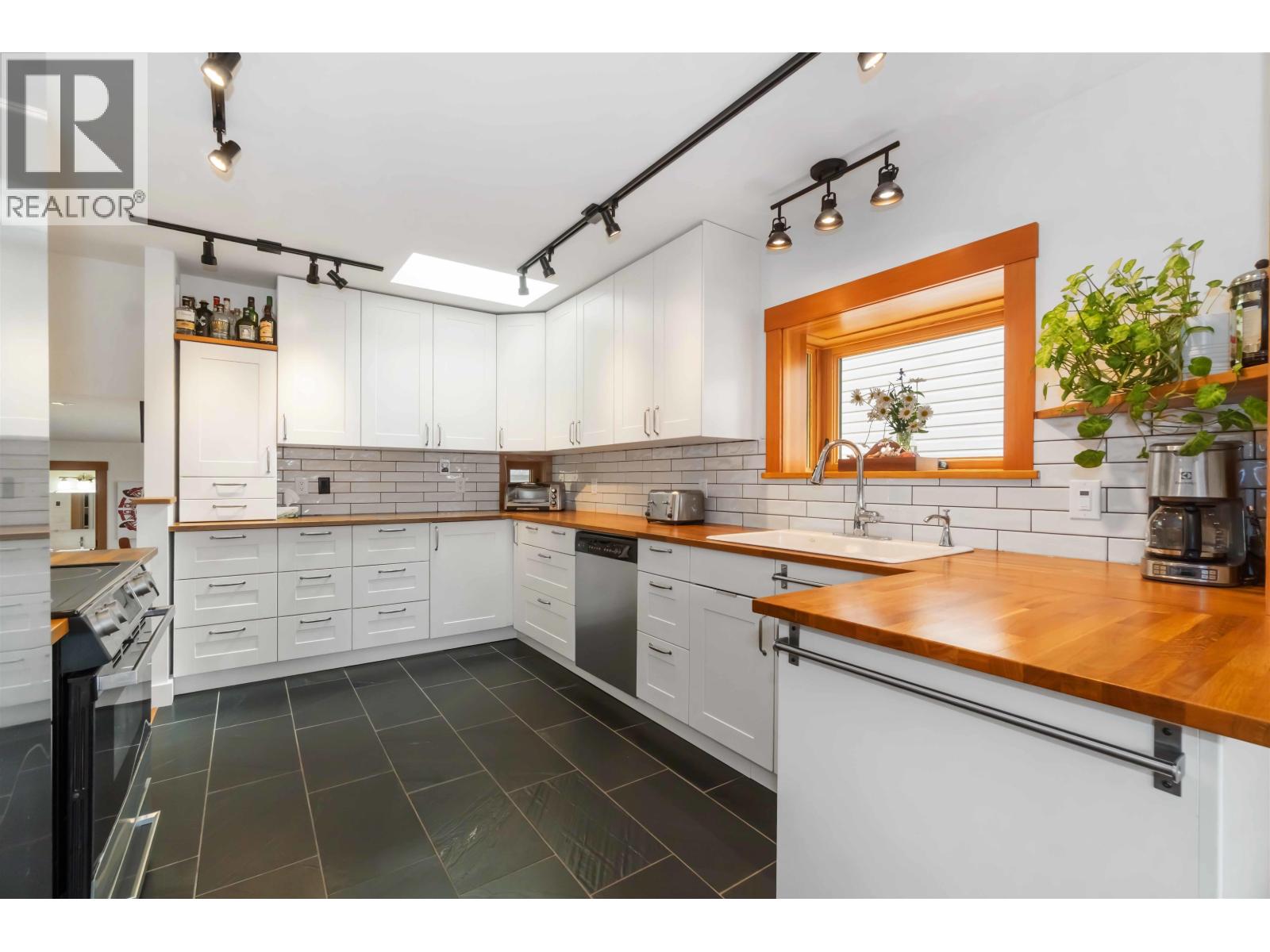 4554 Belcarra Bay Road, Belcarra, British Columbia  V3H 4P4 - Photo 17 - R3034938