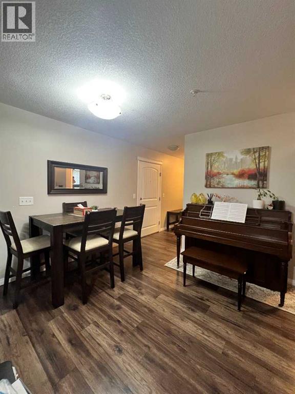 Property at 4108, 31 Country Village Manor NE image 2