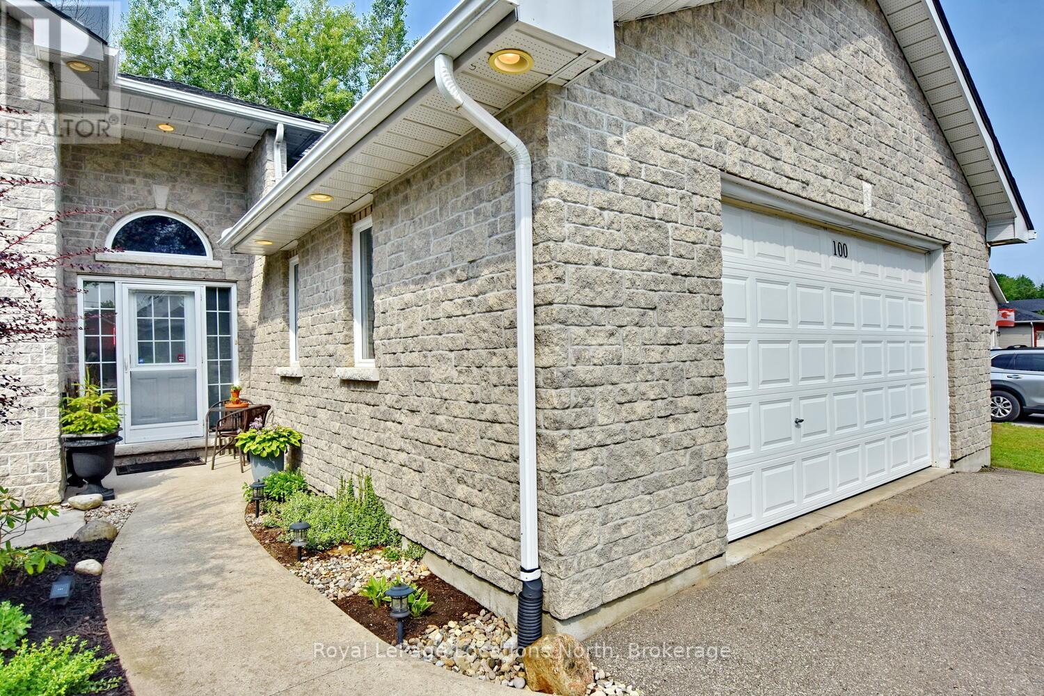 100 62nd Street S, Wasaga Beach, Ontario  L9Z 2Z4 - Photo 5 - S12332126