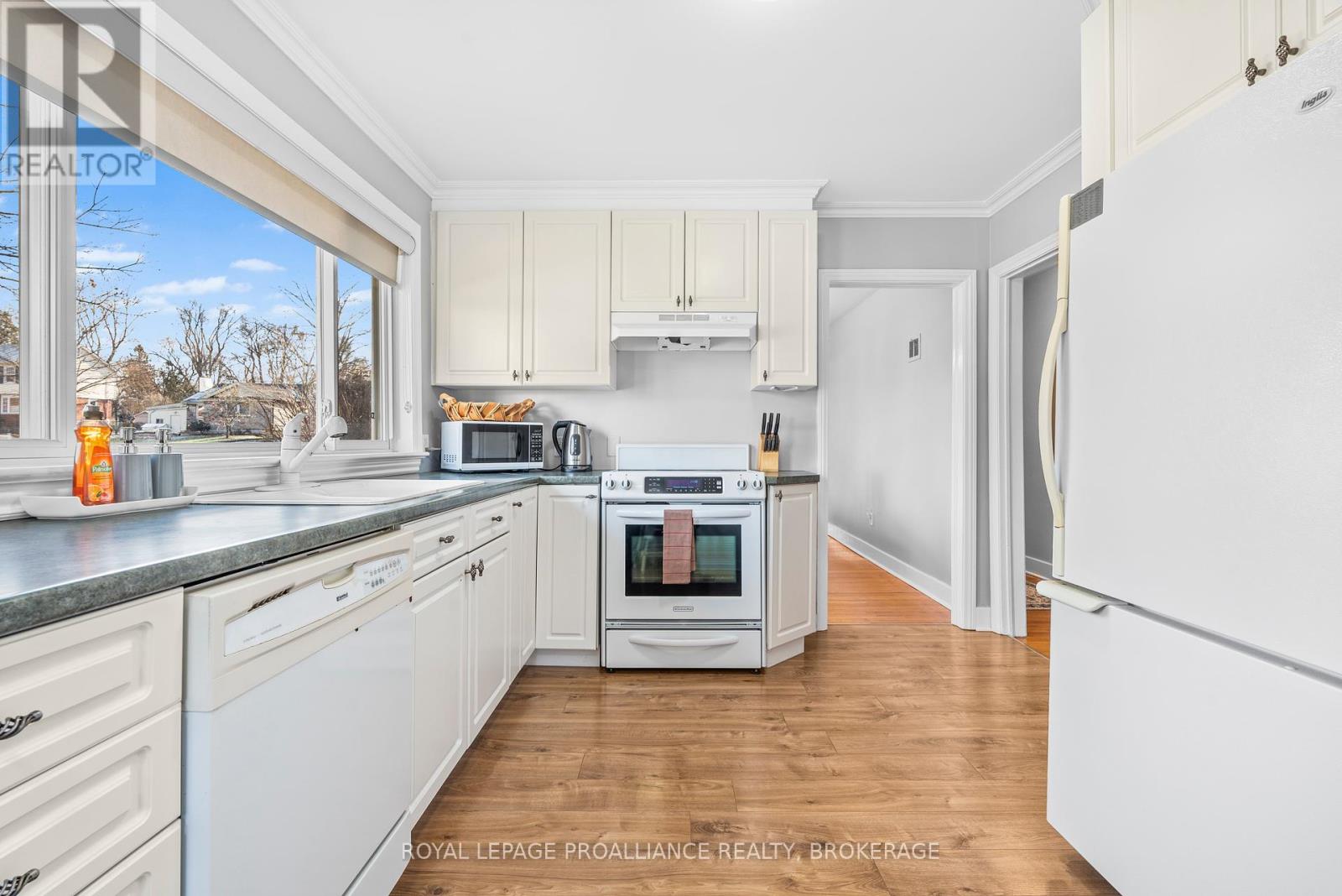 4 Strathcona Crescent, Kingston, Ontario  K7M 1N8 - Photo 12 - X12332131