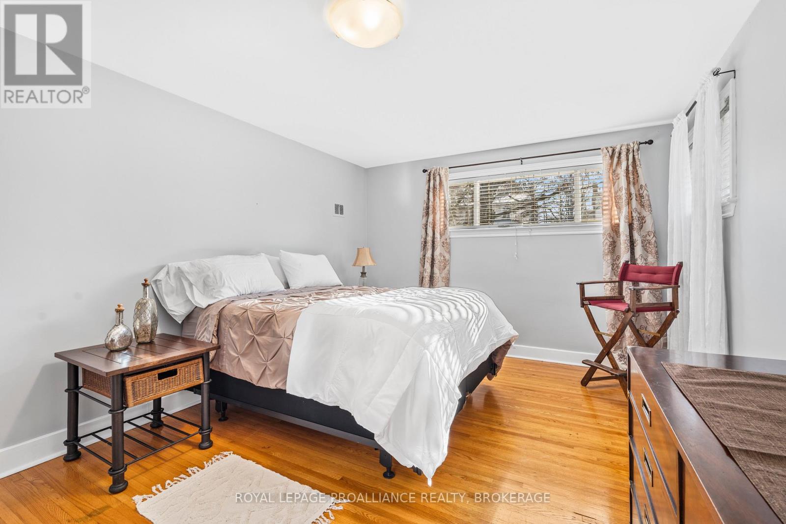 4 Strathcona Crescent, Kingston, Ontario  K7M 1N8 - Photo 14 - X12332131