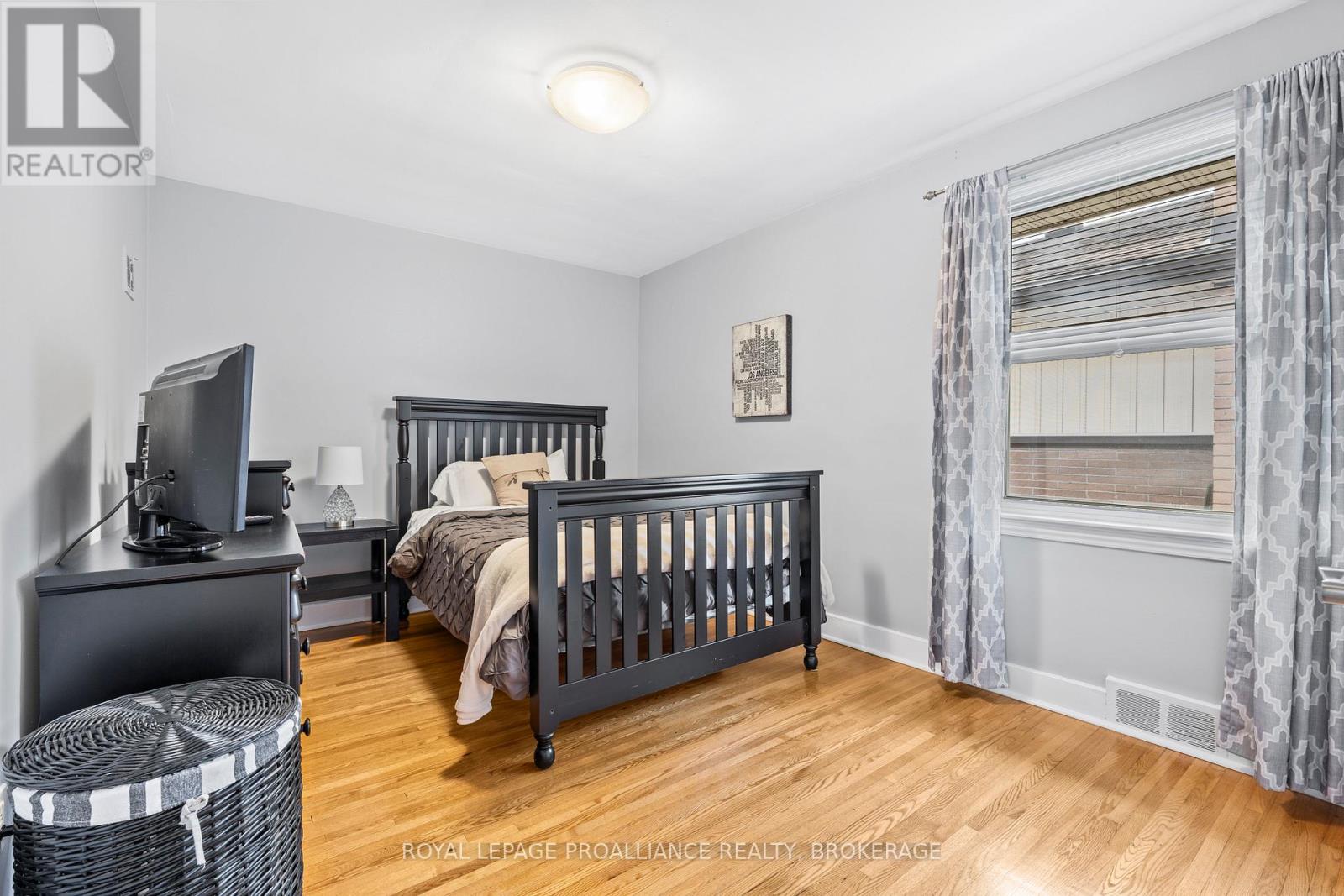 4 Strathcona Crescent, Kingston, Ontario  K7M 1N8 - Photo 18 - X12332131