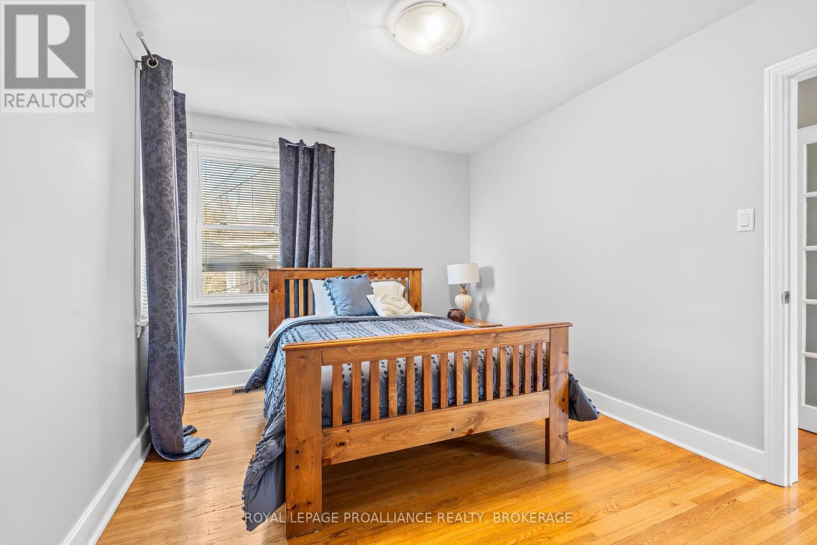 4 Strathcona Crescent, Kingston, Ontario  K7M 1N8 - Photo 19 - X12332131