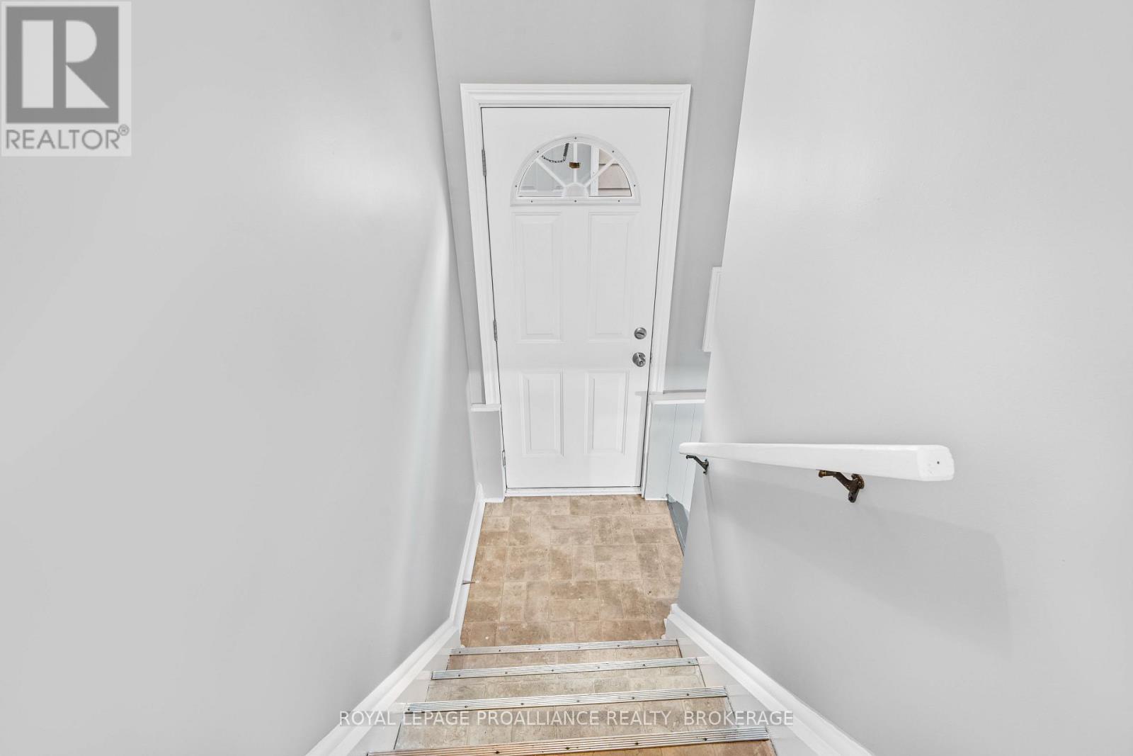 4 Strathcona Crescent, Kingston, Ontario  K7M 1N8 - Photo 20 - X12332131