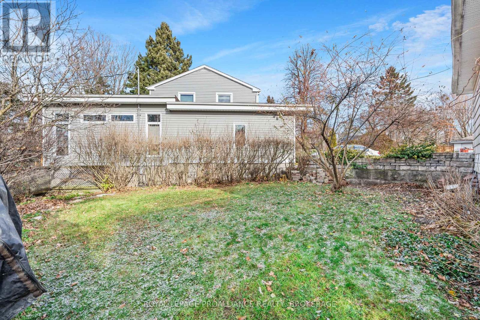 4 Strathcona Crescent, Kingston, Ontario  K7M 1N8 - Photo 25 - X12332131