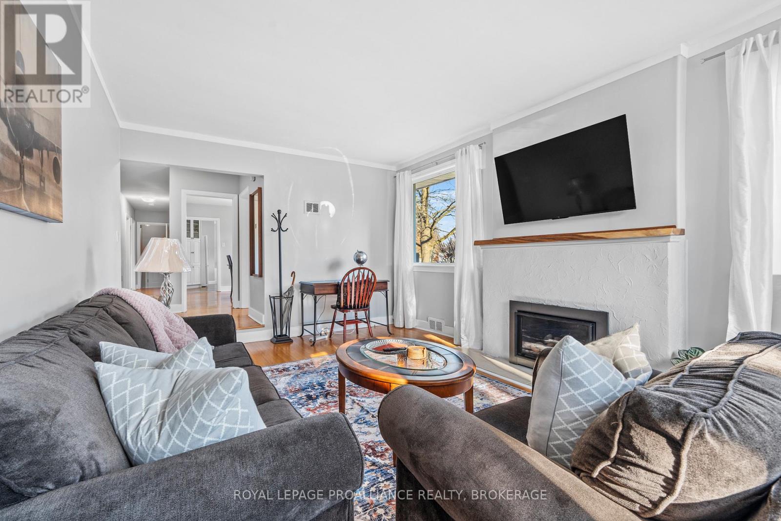 4 Strathcona Crescent, Kingston, Ontario  K7M 1N8 - Photo 7 - X12332131