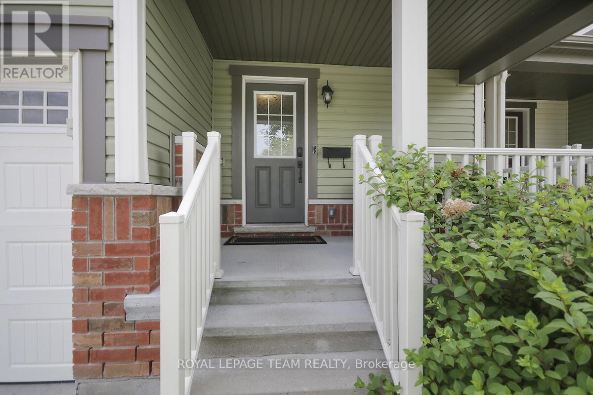 Property at 340 ASTELIA CRESCENT image 4