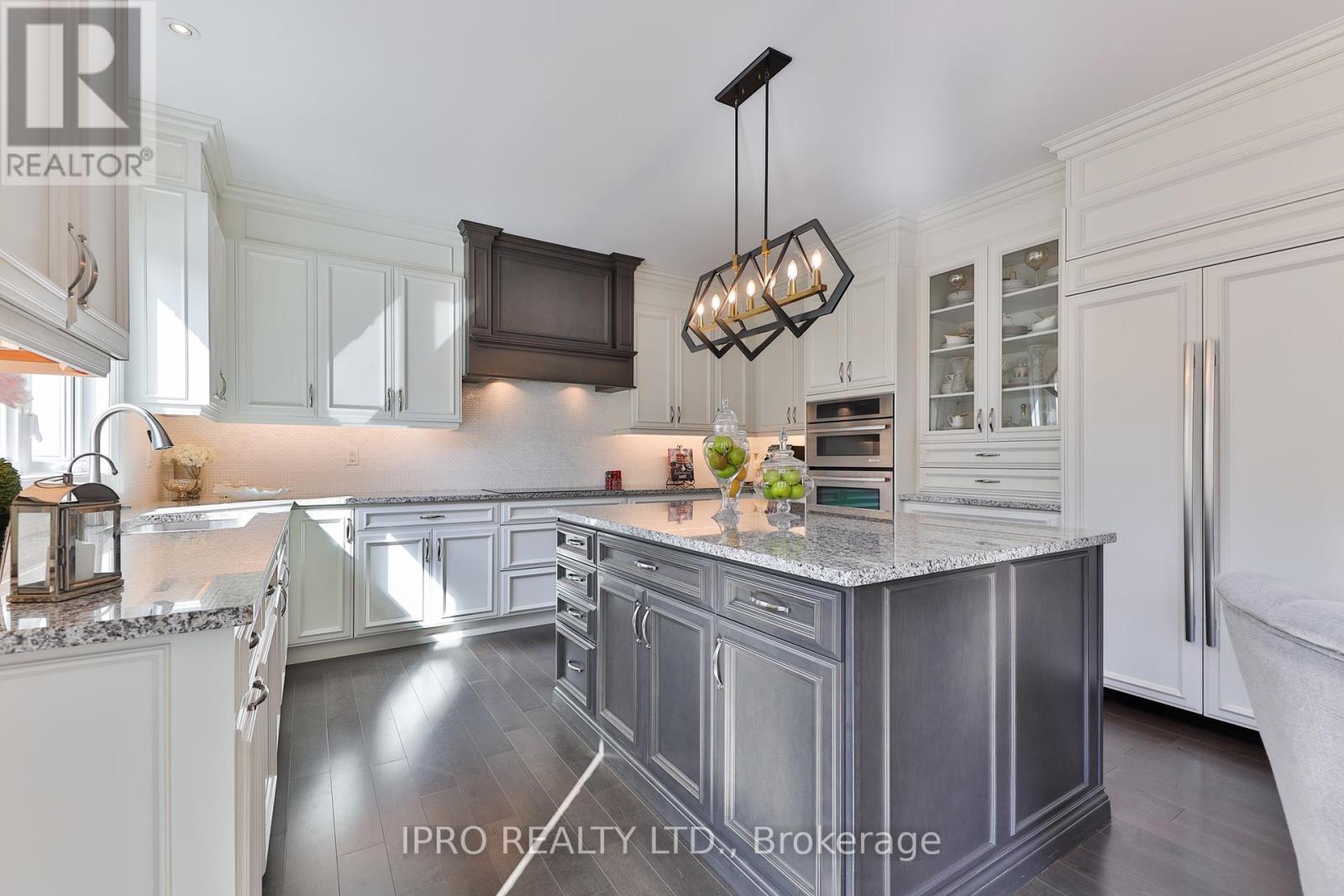Property at 226 MCWILLIAMS CRESCENT image 3