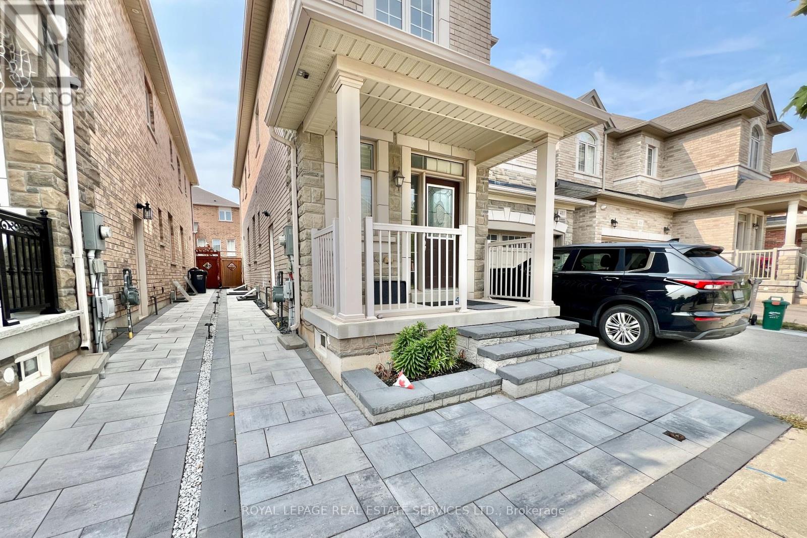 411 Grindstone Trail, Oakville, Ontario  L6H 0S1 - Photo 2 - W12332078
