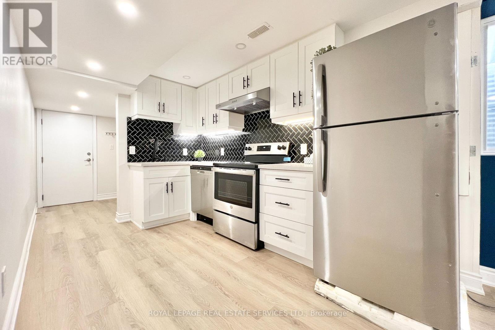 411 Grindstone Trail, Oakville, Ontario  L6H 0S1 - Photo 9 - W12332078