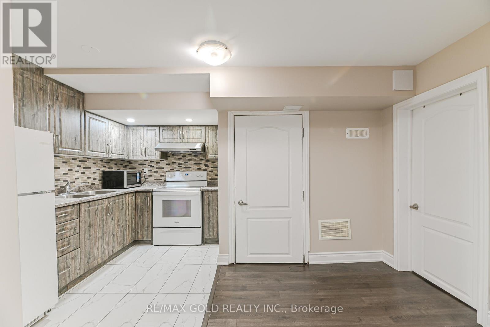 45 Treeline Boulevard, Brampton, Ontario  L6P 1E4 - Photo 30 - W12331815