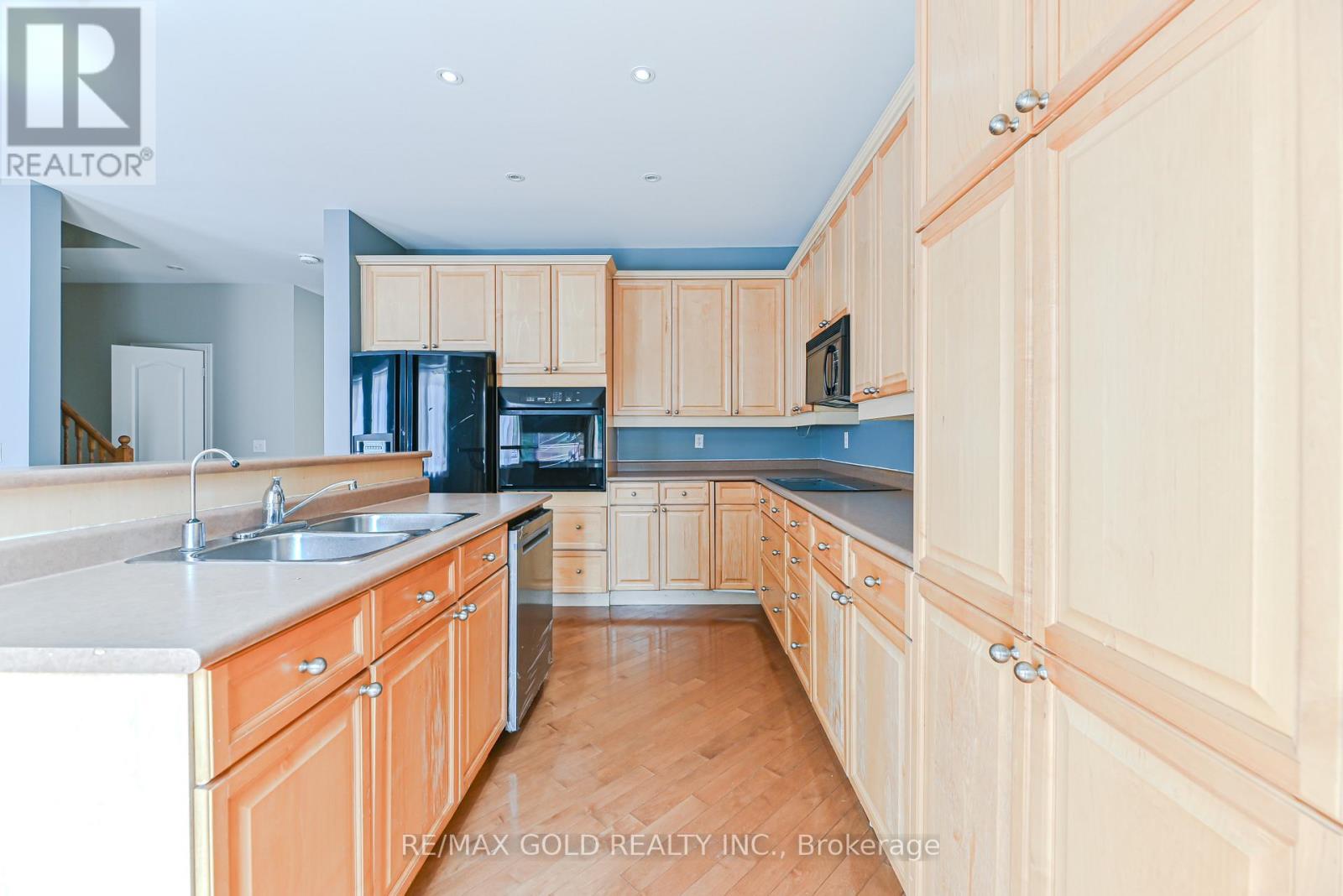 45 Treeline Boulevard, Brampton, Ontario  L6P 1E4 - Photo 11 - W12331815