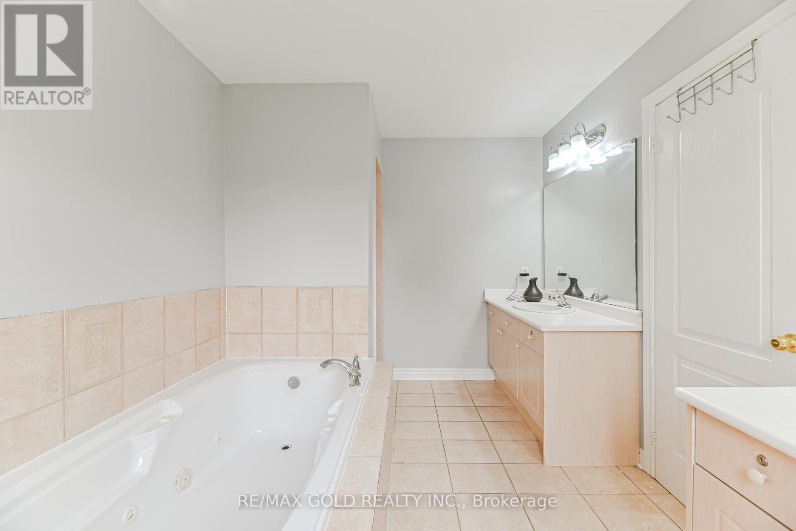 45 Treeline Boulevard, Brampton, Ontario  L6P 1E4 - Photo 18 - W12331815