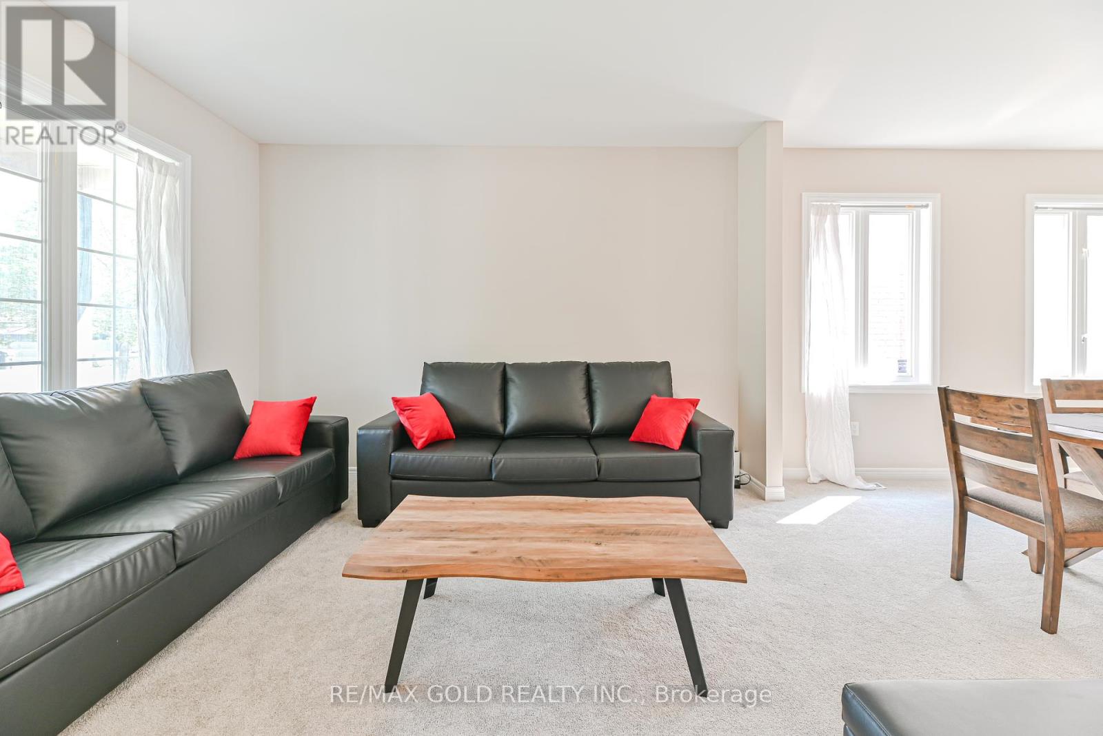 Property at 45 TREELINE BOULEVARD image 5