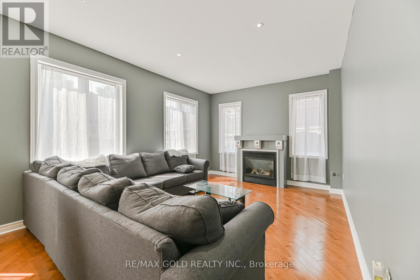 45 Treeline Boulevard, Brampton, Ontario  L6P 1E4 - Photo 7 - W12331815