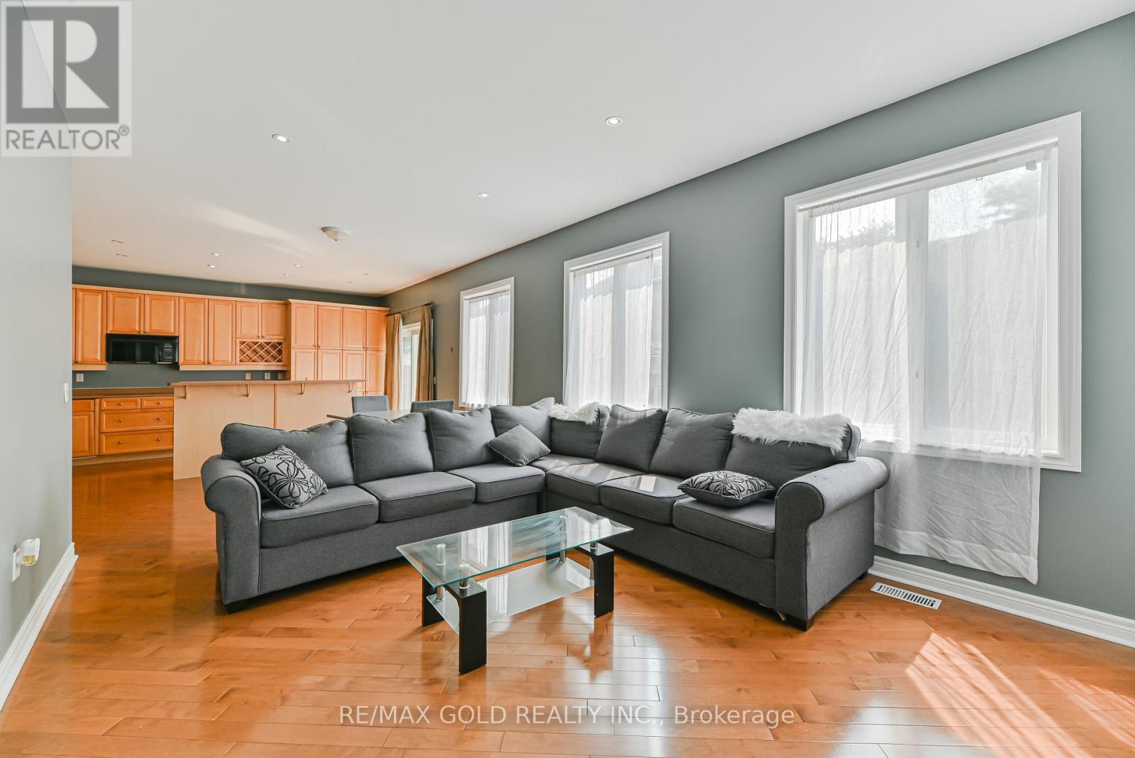 45 Treeline Boulevard, Brampton, Ontario  L6P 1E4 - Photo 9 - W12331815