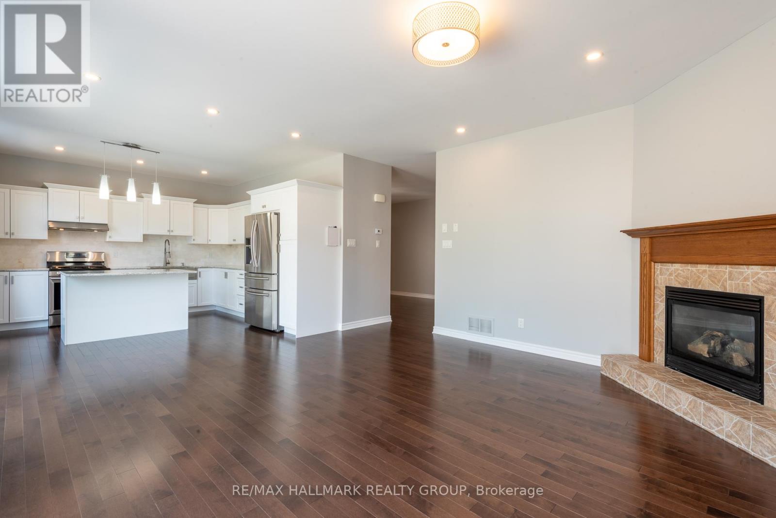 217 Fountainhead Drive, Ottawa, Ontario  K1W 0C2 - Photo 13 - X12332156