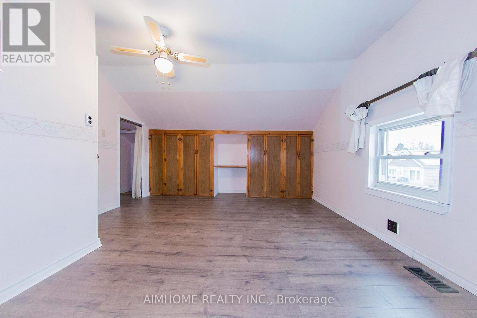 160 Ivon Avenue, Hamilton, Ontario  L8H 5S8 - Photo 17 - X12332099