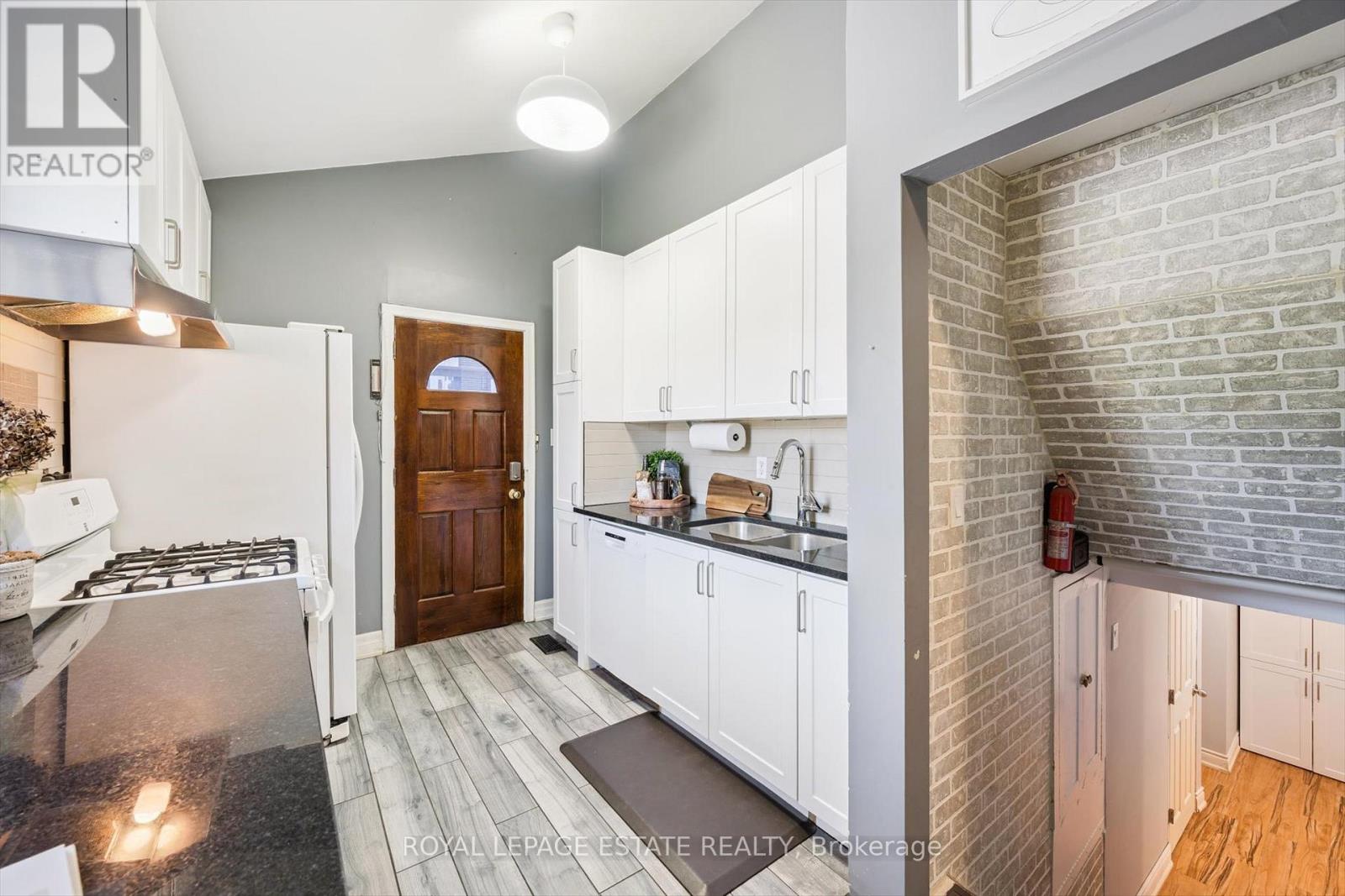 57 Nanwood Drive, Brampton, Ontario L6W 1M1 - Photo 10 - W12332153