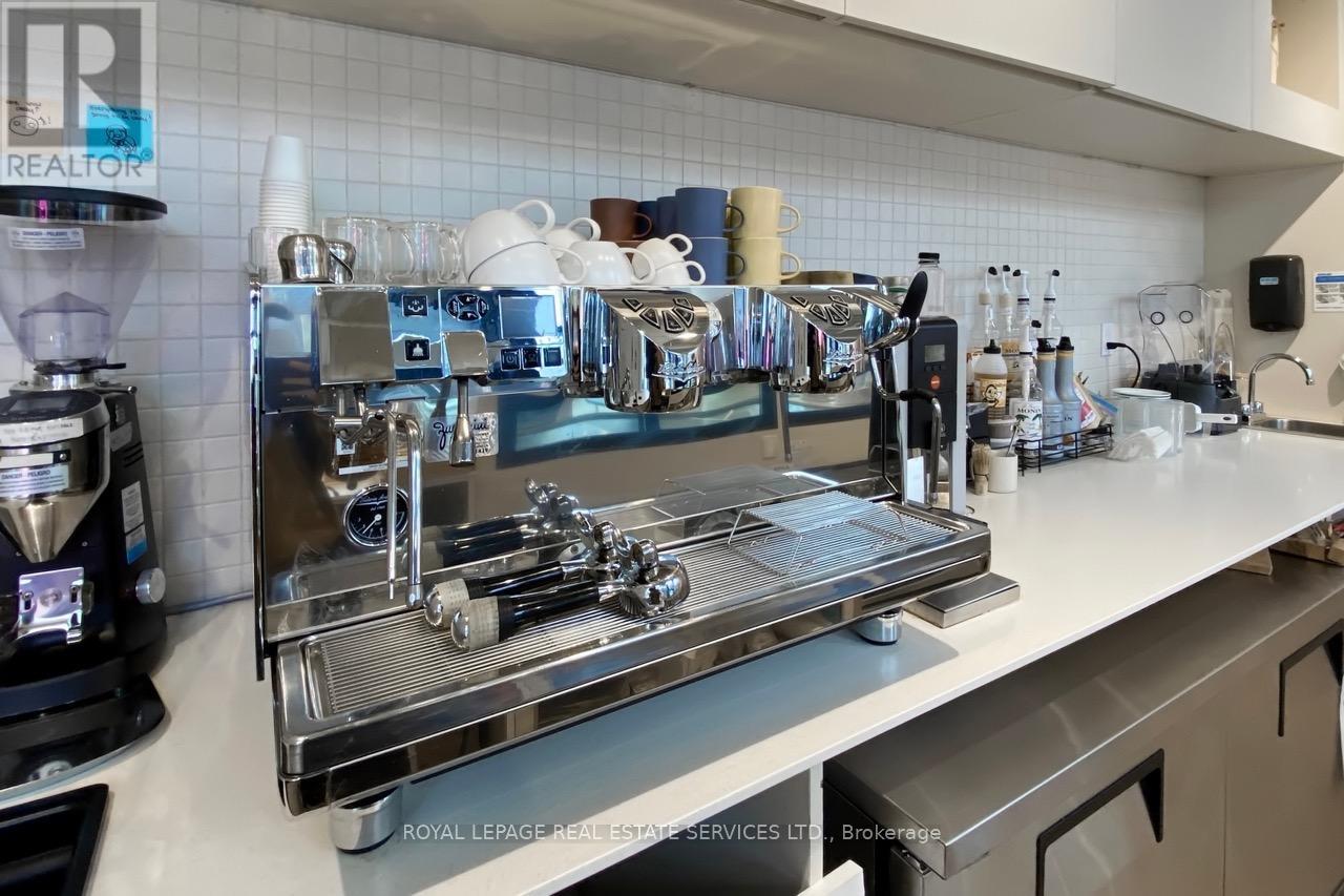 862 Dundas Street W, Toronto, Ontario  M6J 1V5 - Photo 19 - C12332180