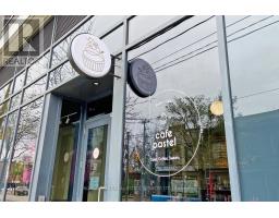 862 DUNDAS STREET W
