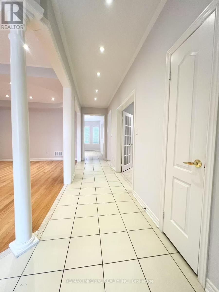 1199 Mctavish Drive, Newmarket, Ontario  L3X 0A9 - Photo 3 - N12332176