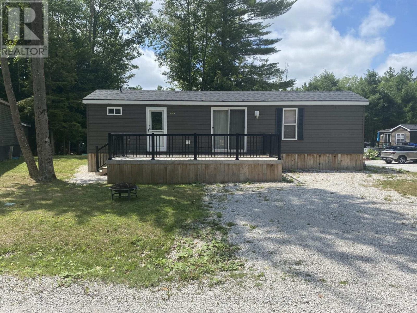 Smr201 - 1082 Shamrock Marina Road, Gravenhurst, Ontario  P0E 1N0 - Photo 1 - X12332186