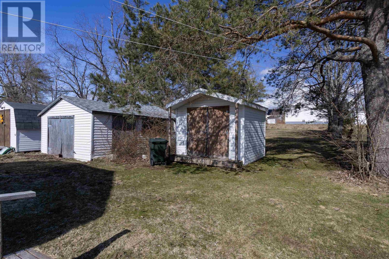 90 Mcfarlane Street, Springhill, Nova Scotia  B0M 1X0 - Photo 2 - 202520034