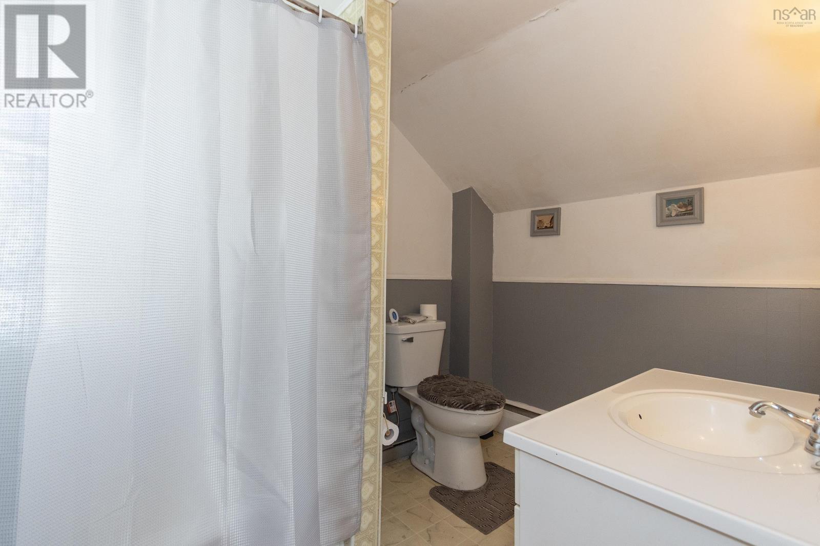 90 Mcfarlane Street, Springhill, Nova Scotia  B0M 1X0 - Photo 27 - 202520034