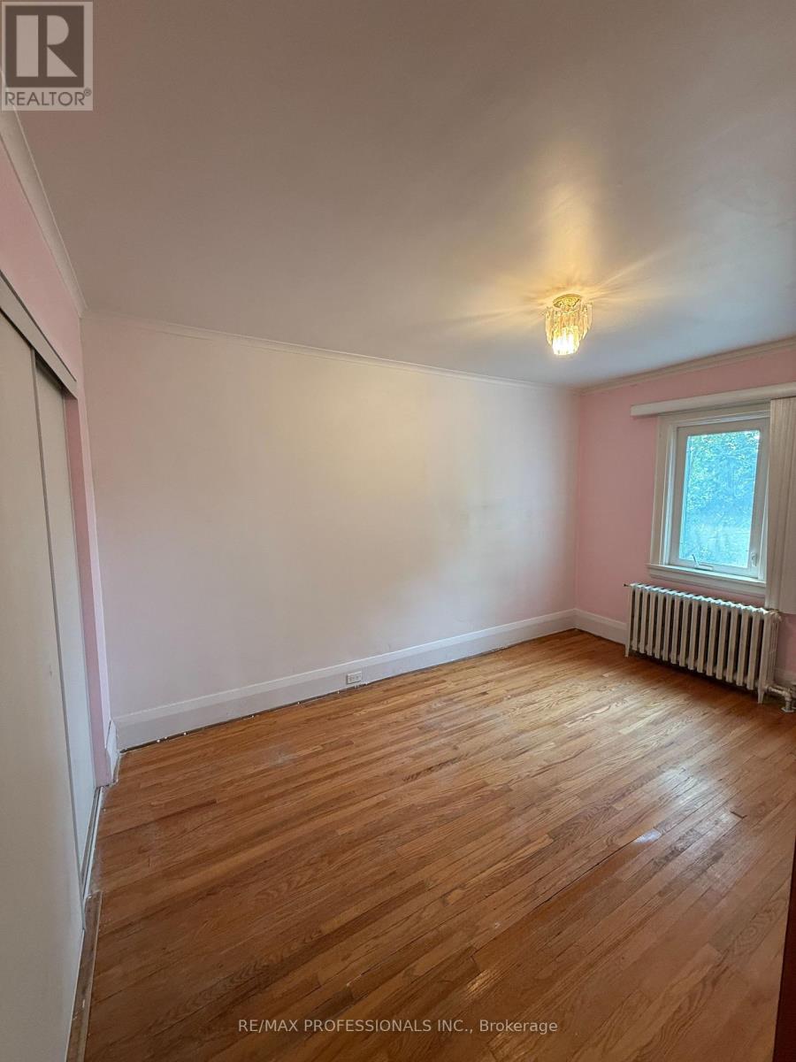 560 Atlas Avenue, Toronto, Ontario  M6C 3R4 - Photo 19 - C12326132