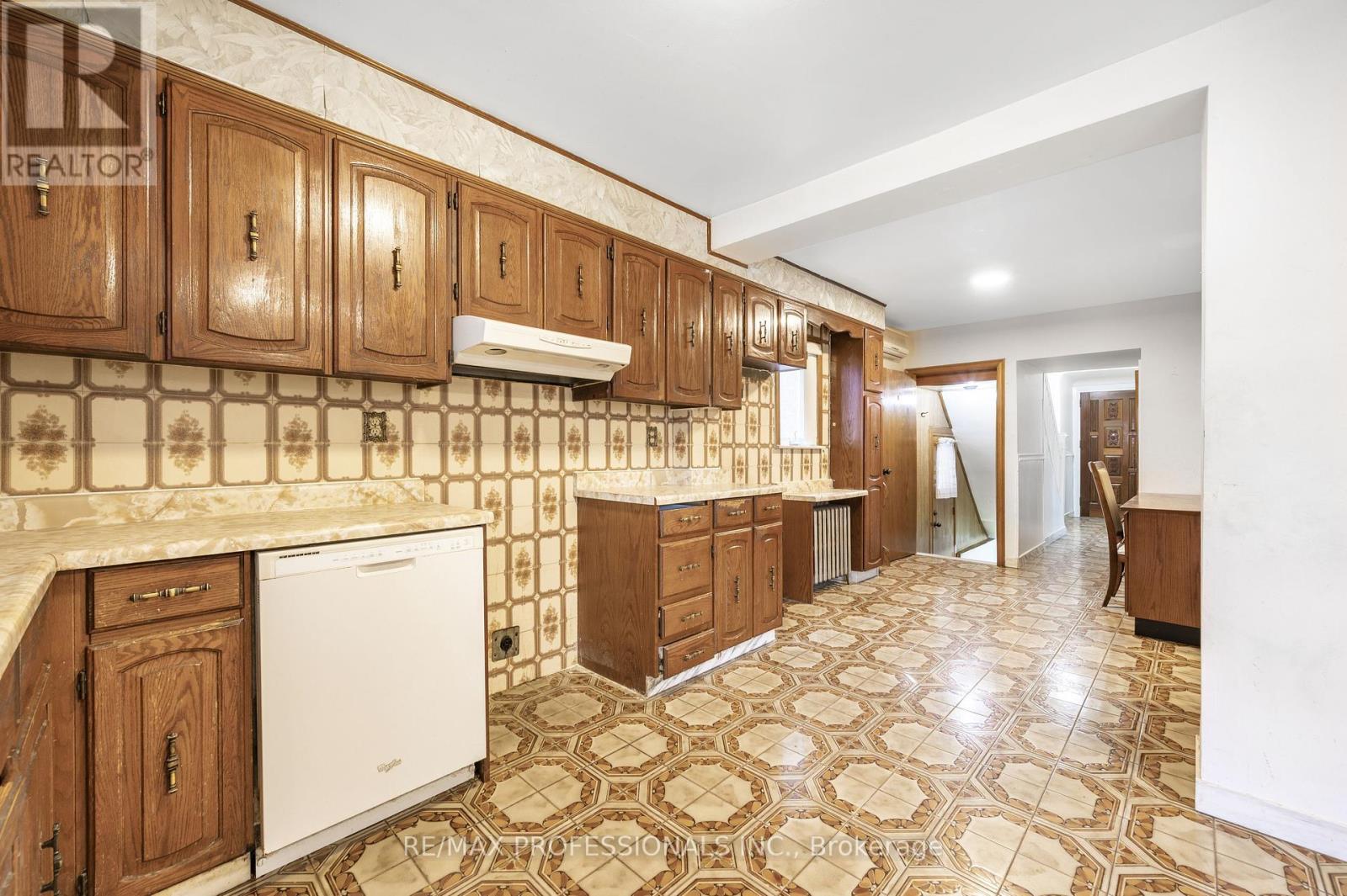 560 Atlas Avenue, Toronto, Ontario  M6C 3R4 - Photo 24 - C12326132
