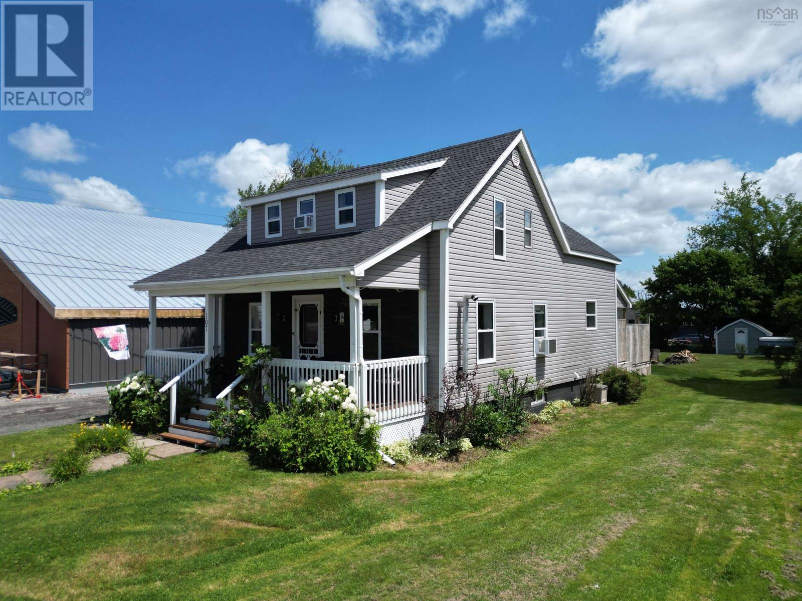 Property at 107 Stellar Street image 1