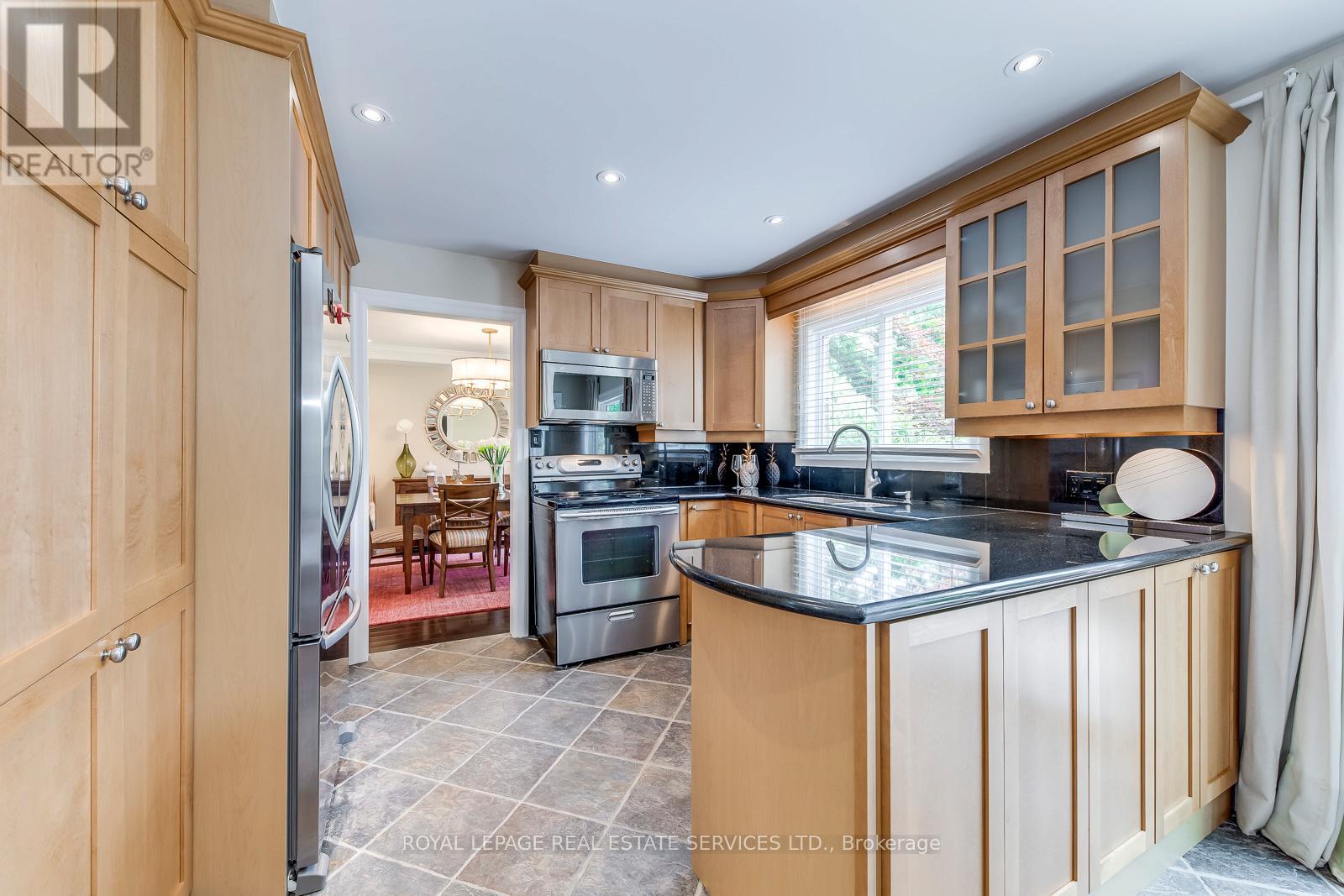 1504 Caulder Drive, Oakville, Ontario  L6J 5S9 - Photo 14 - W12332196