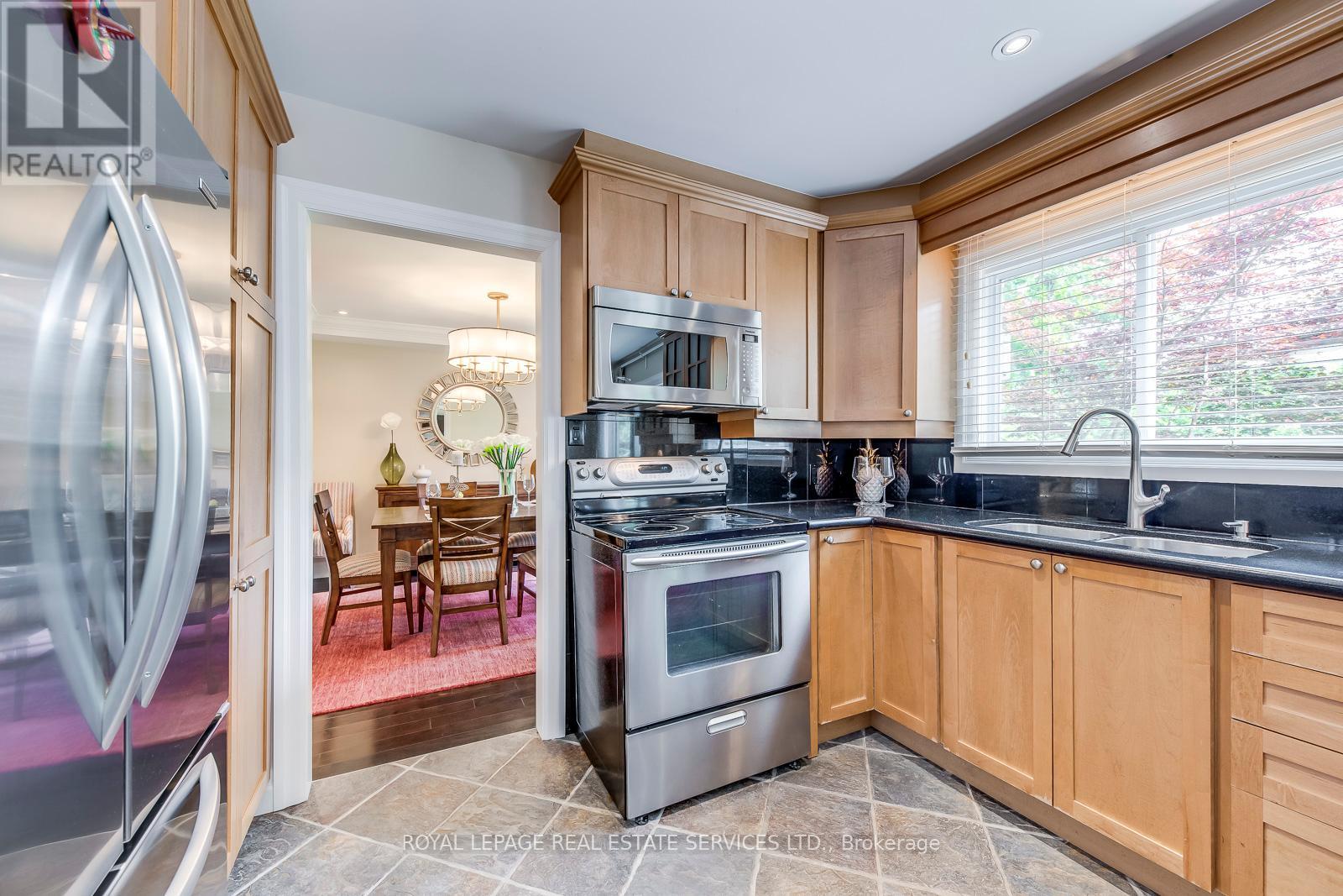 1504 Caulder Drive, Oakville, Ontario  L6J 5S9 - Photo 15 - W12332196
