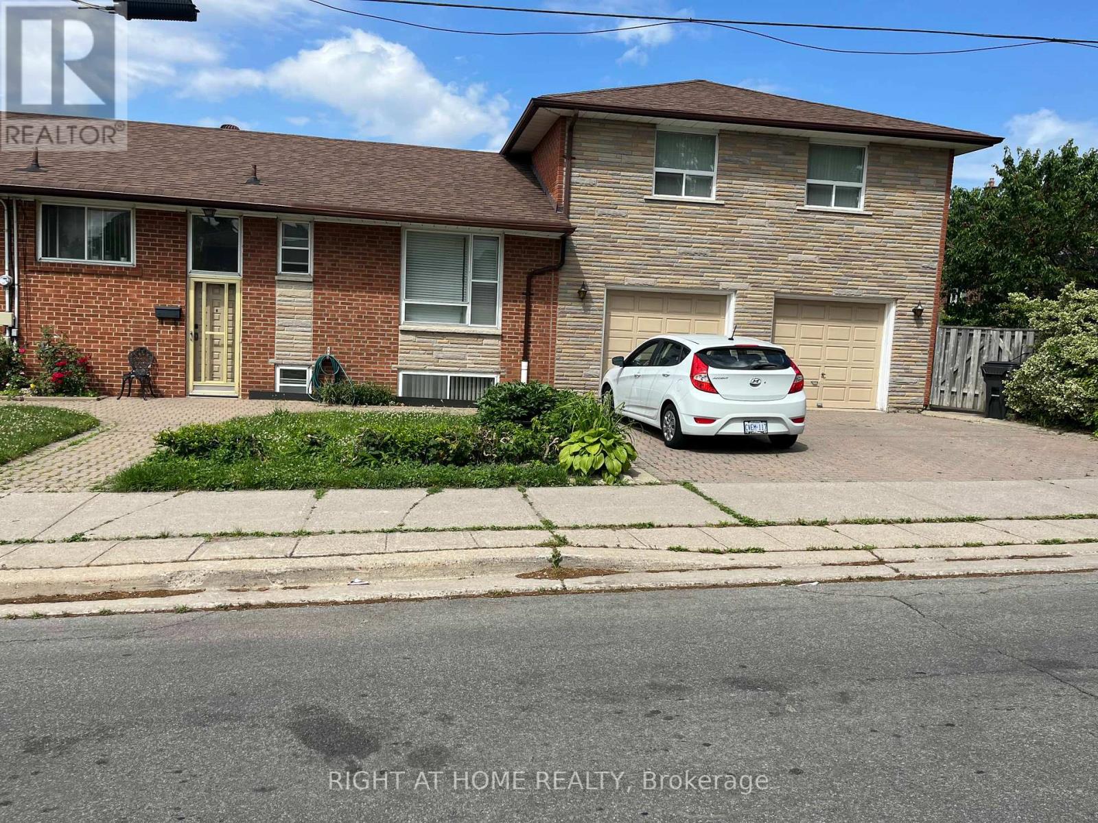 Lower - 40 Deevale Road, Toronto, Ontario  M3M 1Z3 - Photo 1 - W12332219