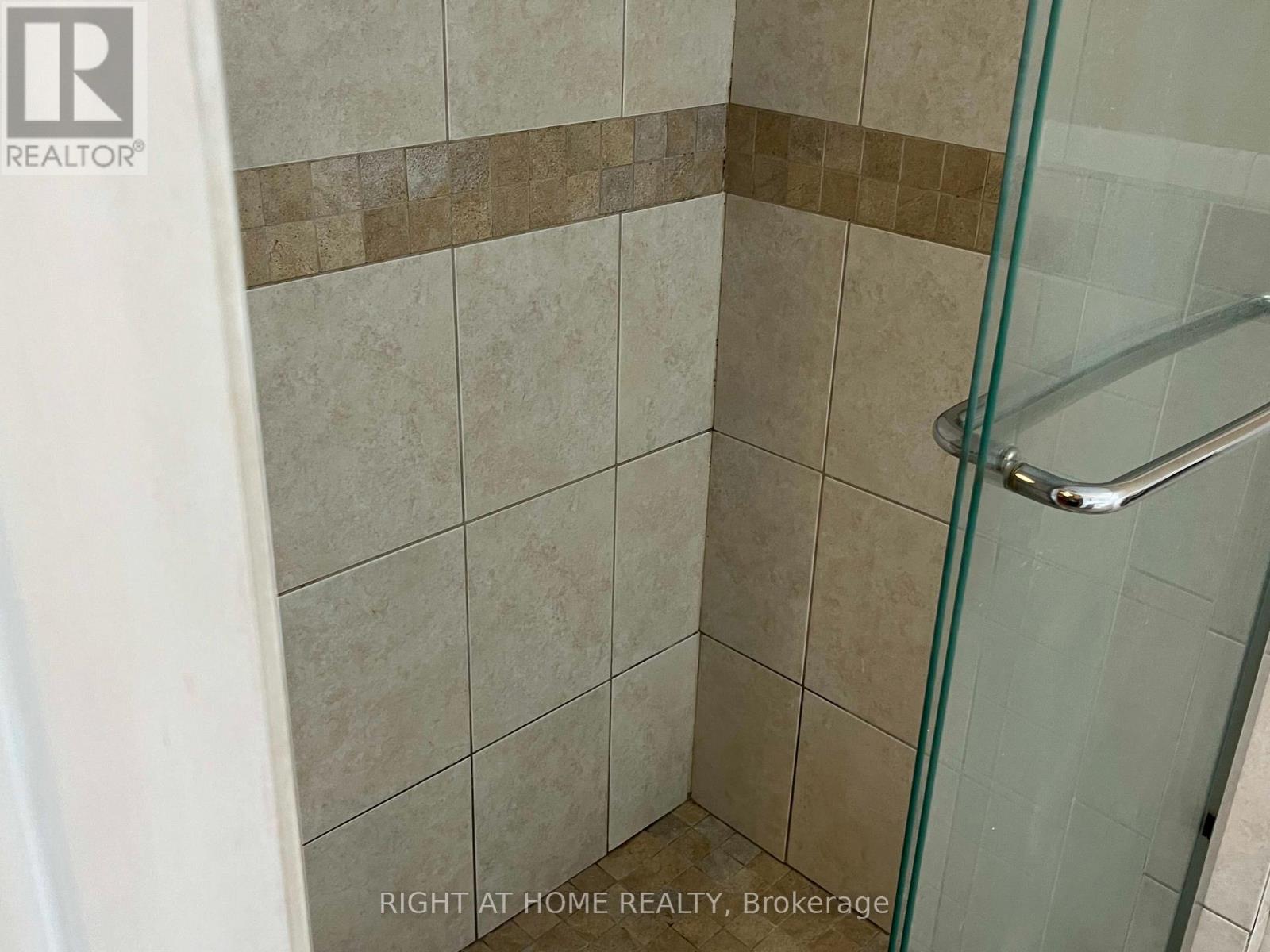 Lower - 40 Deevale Road, Toronto, Ontario  M3M 1Z3 - Photo 11 - W12332219