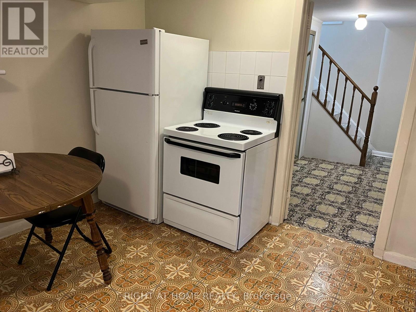 Lower - 40 Deevale Road, Toronto, Ontario  M3M 1Z3 - Photo 16 - W12332219