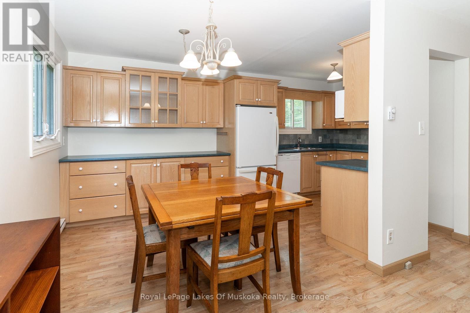 21 Harris Street, Muskoka Lakes, Ontario  P0B 1J0 - Photo 11 - X12332237
