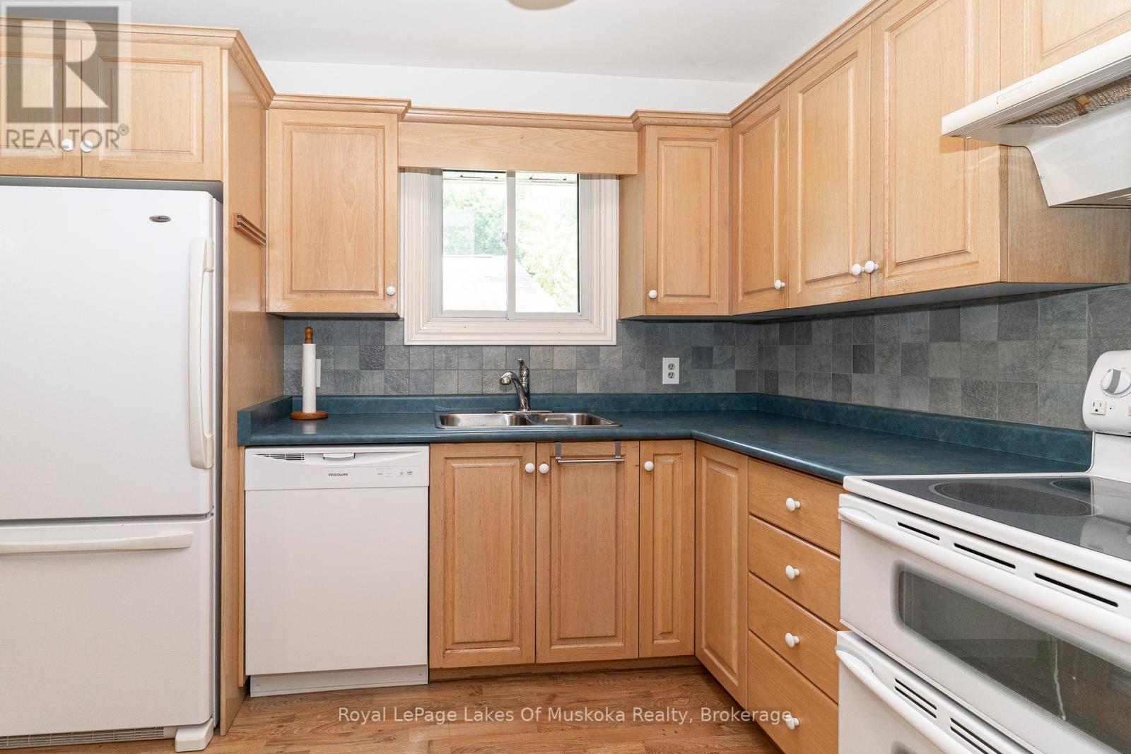 21 Harris Street, Muskoka Lakes, Ontario  P0B 1J0 - Photo 14 - X12332237
