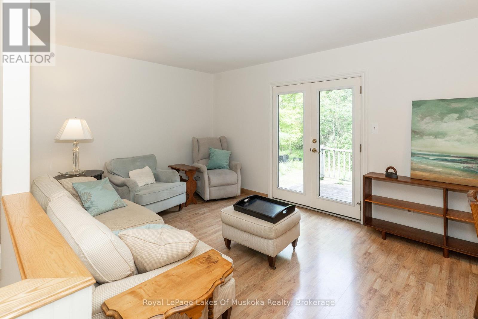 21 Harris Street, Muskoka Lakes, Ontario  P0B 1J0 - Photo 7 - X12332237