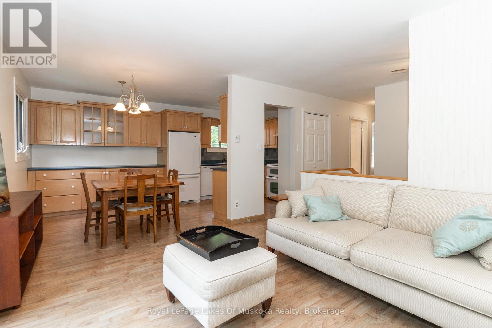 21 Harris Street, Muskoka Lakes, Ontario  P0B 1J0 - Photo 9 - X12332237