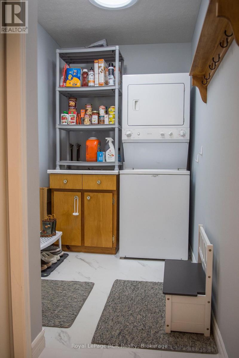 872 9th A East Avenue, Owen Sound, Ontario  N4K 6Y6 - Photo 4 - X12332269