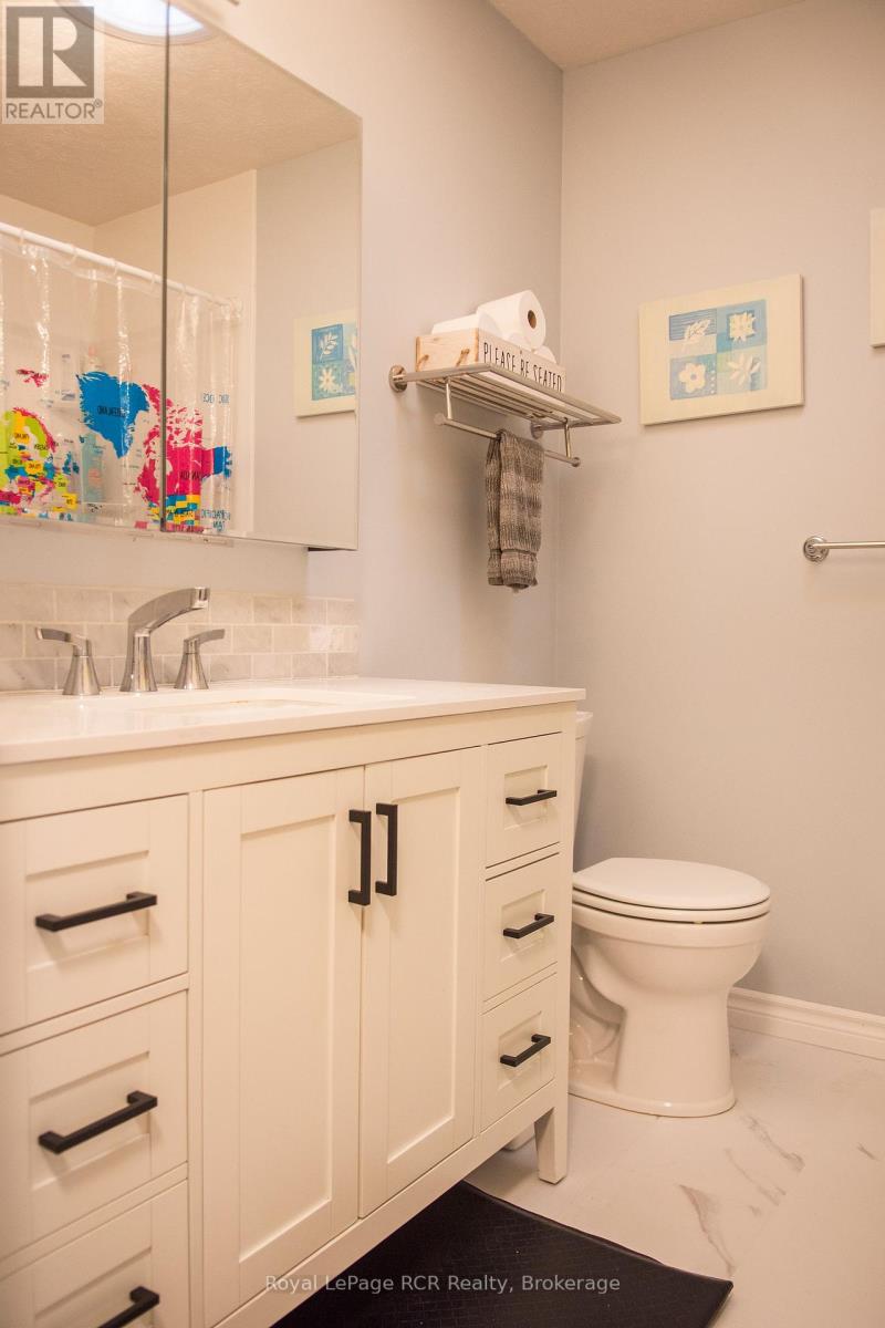 872 9th A East Avenue, Owen Sound, Ontario  N4K 6Y6 - Photo 5 - X12332269