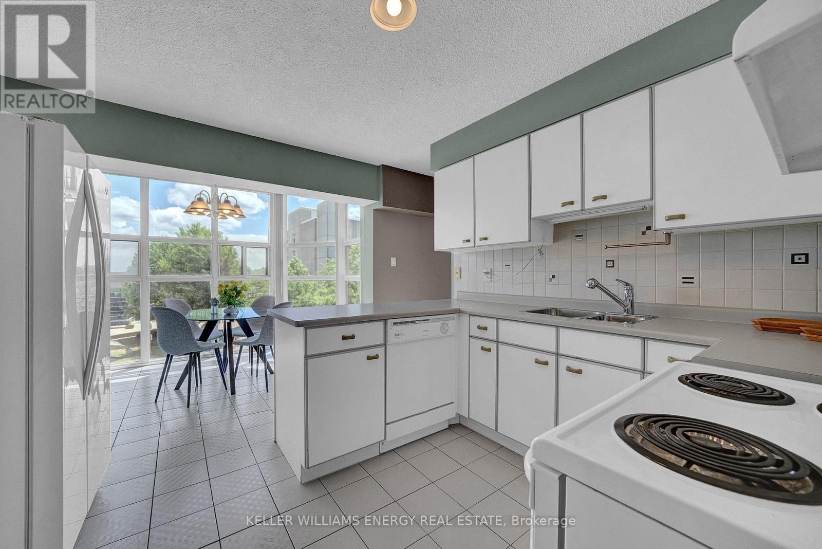 Property at 302 - 80 ATHOL STREET E image 4