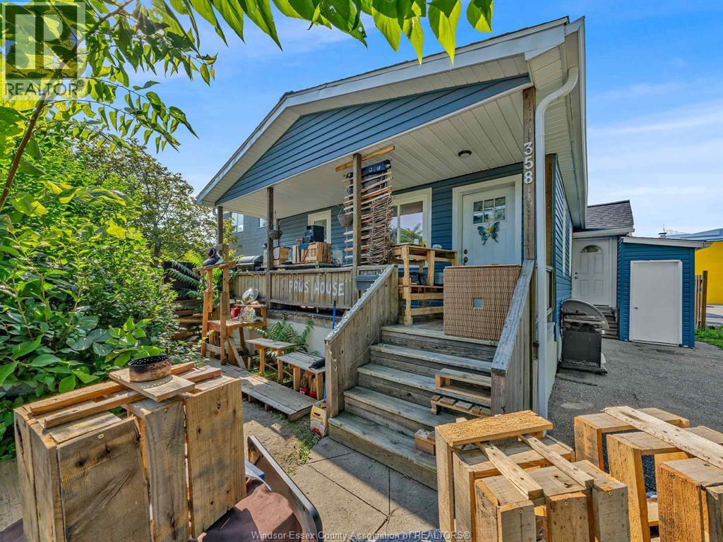 MLS# 25020043: 358 Tuscarora, Windsor, Canada