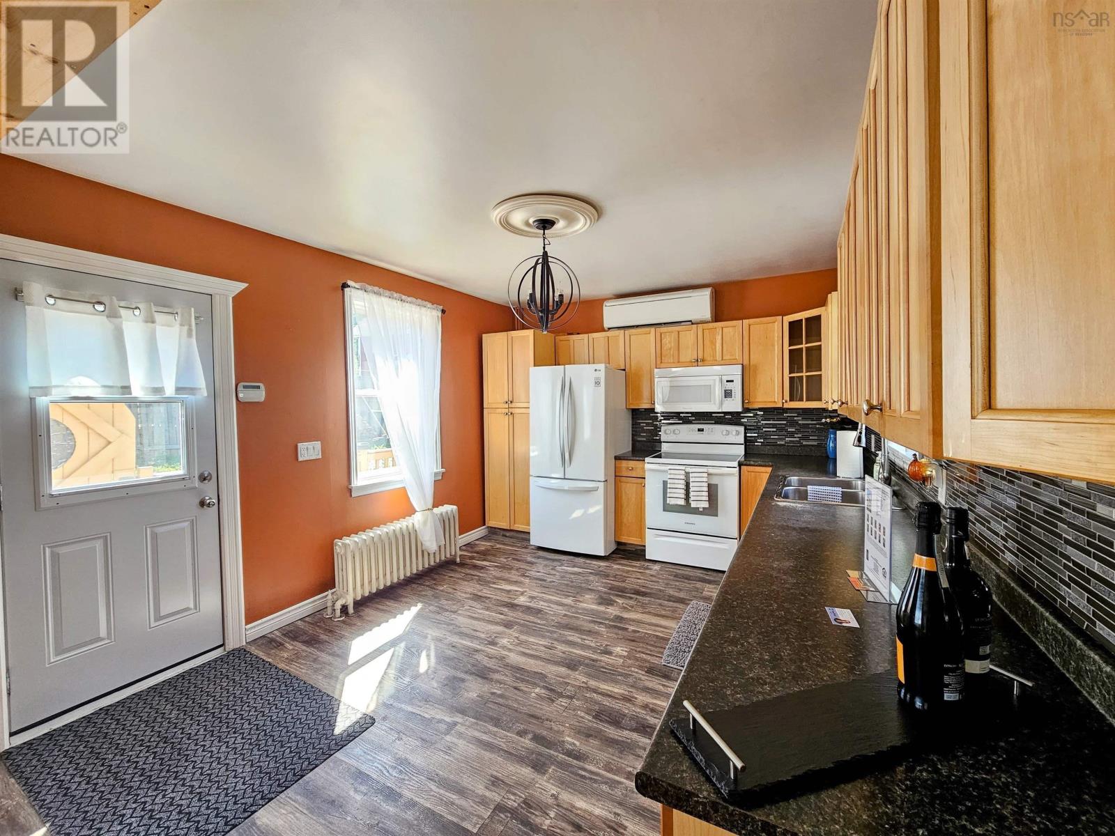 109 Alexander Street, Glace Bay, Nova Scotia  B1A 4A6 - Photo 4 - 202514498